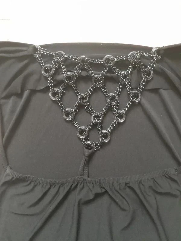 Zwarte jurk met sieraden op de rug / open rug – Maat UNI – Zeer goede staat – photo 5